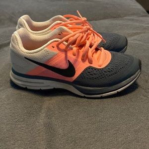 Nike Pegasus 30. Womens 6. Gray peachy/orange & white. Excellent used condition
